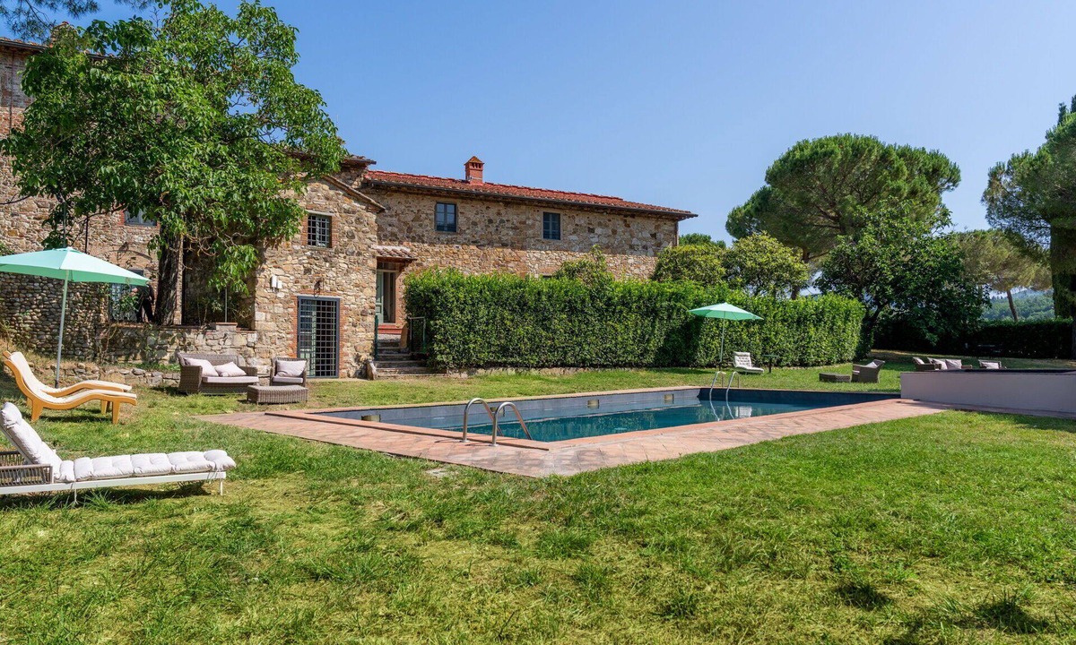 Tavarnelle Val di Pesa Villa | Nice apartment in villa for 2 guests with pool, WIFI and TV, close to Greve In Chianti