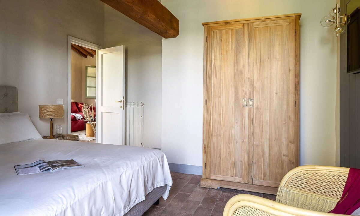 Tavarnelle Val di Pesa Villa | Nice apartment in villa with pool, WIFI, patio and panoramic view, close to Greve In Chianti