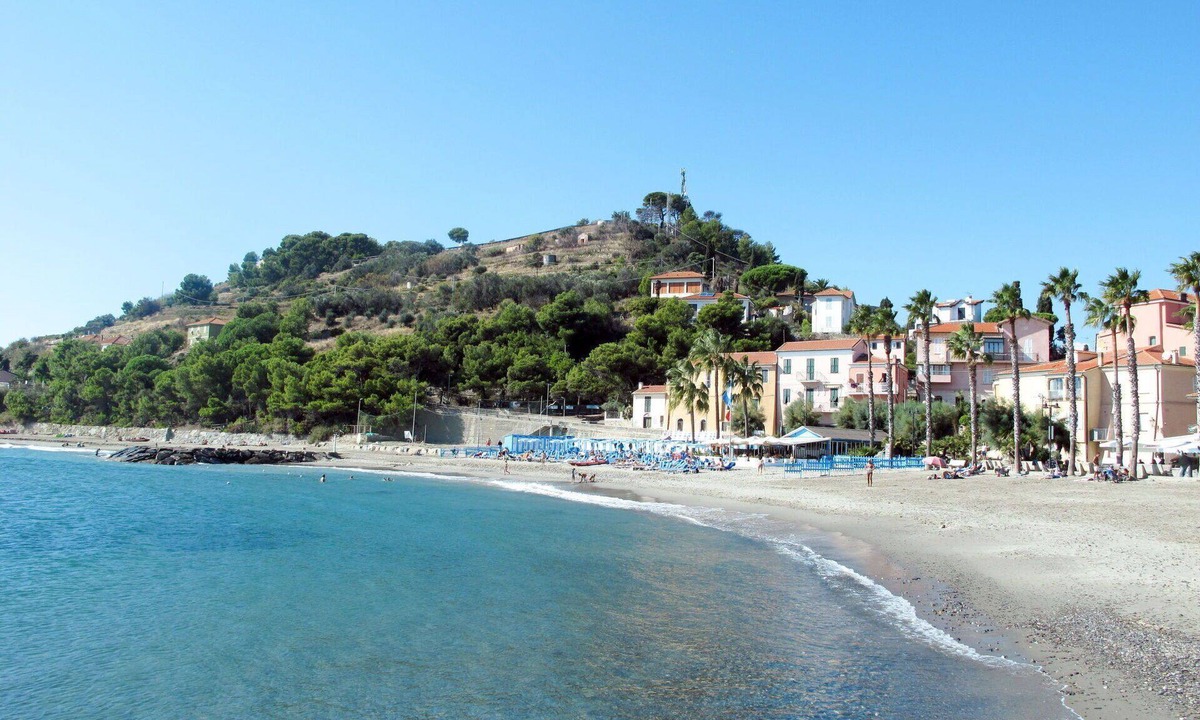 Costarainera Apartment | Nice apartment for 2 people with WIFI, A/C, TV, balcony and panoramic view