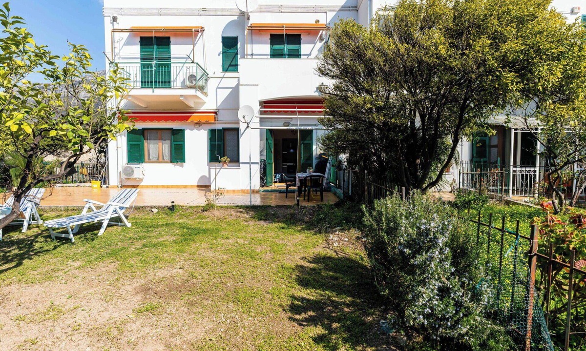 Toirano Apartment | Nice apartment for 4 guests with WIFI, A/C, terrace and panoramic view