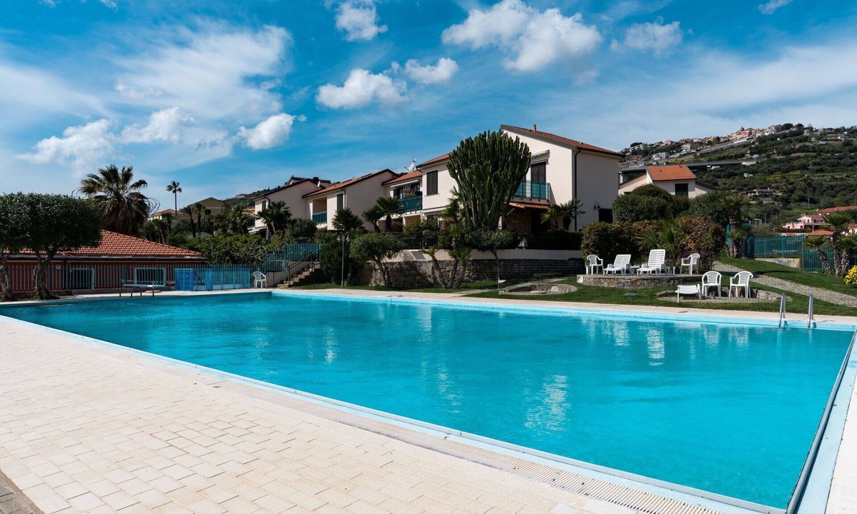 Piani-Ciapin Apartment | Nice apartment for 4 people with pool, WIFI, TV, terrace and pets allowed