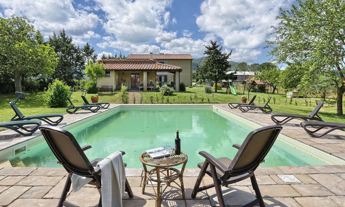 Pomarance Apartment | Nice apartment for 5 guests with pool, WIFI, TV, patio, panoramic view and parking