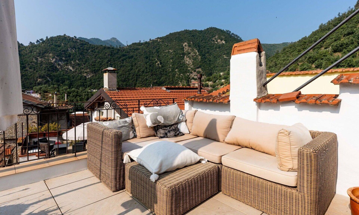 Airole Apartment | Nice apartment for 6 guests with A/C, WIFI, terrace, pets allowed and panoramic view