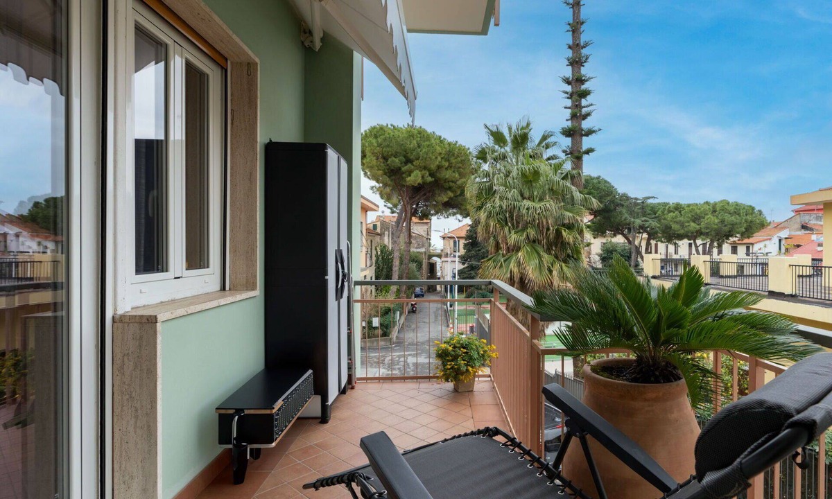 Riva Ligure Apartment | Nice apartment for 4 guests with A/C, TV, balcony and pets allowed