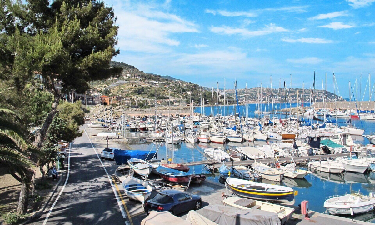 Bordighera Apartment | Nice apartment for 4 people with WIFI, A/C, TV, balcony and pets allowed