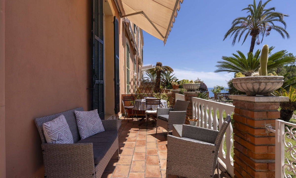 Latte Apartment | Nice apartment for 4 people with WIFI, pool, TV, terrace and panoramic view