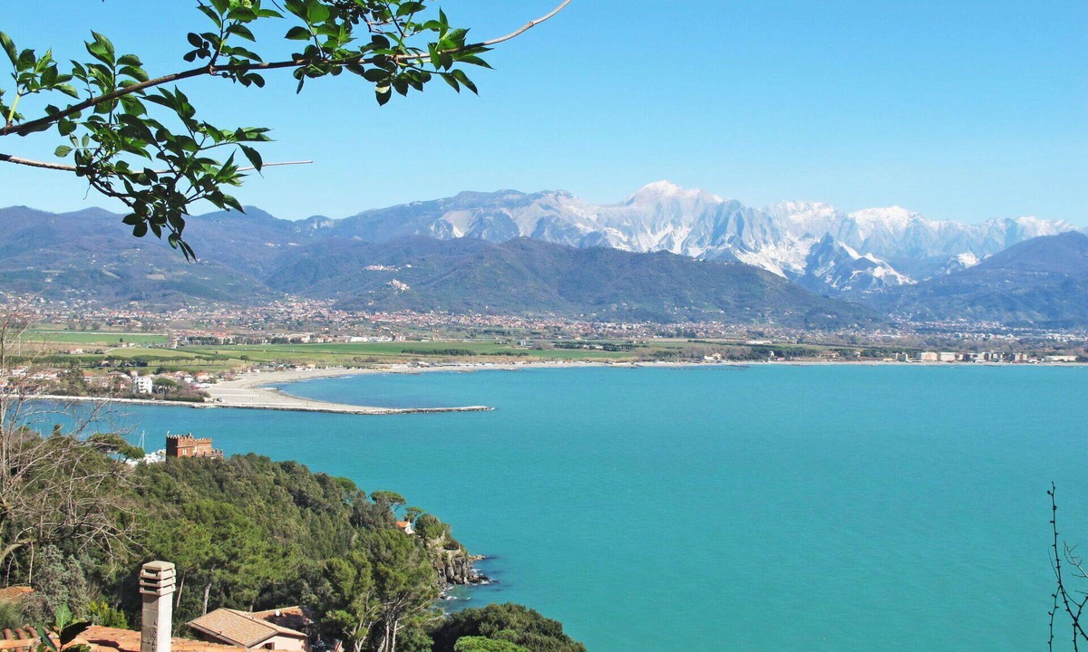 Ameglia House | Nice apartment in villa for 6 people with WIFI, TV, terrace and pets allowed, close to La Spezia