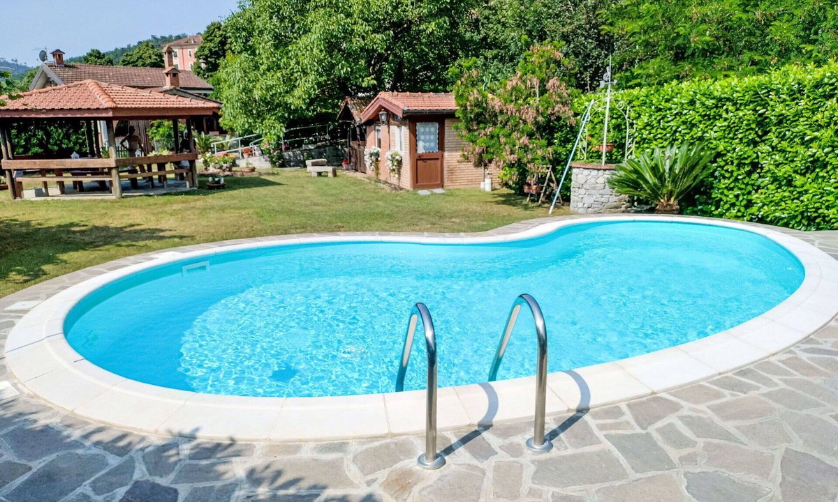 Casarza Ligure Apartment | Nice apartment for 6 people with A/C, WIFI, private pool, TV and terrace