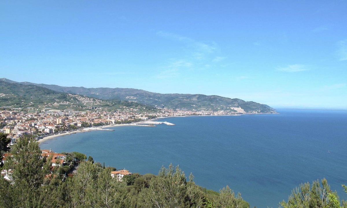 Diano Castello Apartment | Nice apartment for 6 people with pool, WIFI, TV, terrace and pets allowed