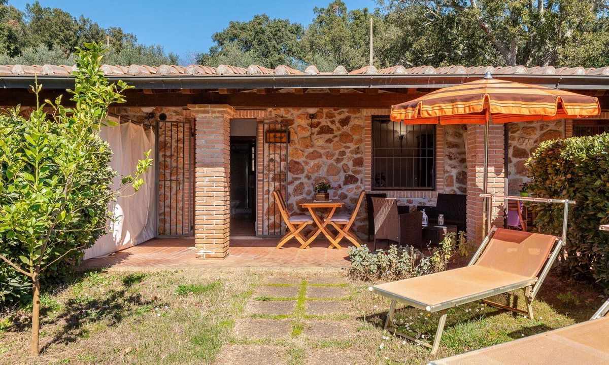 La Pesta House | Nice apartment in villa for 4 guests with WIFI, A/C, TV, terrace and pets allowed