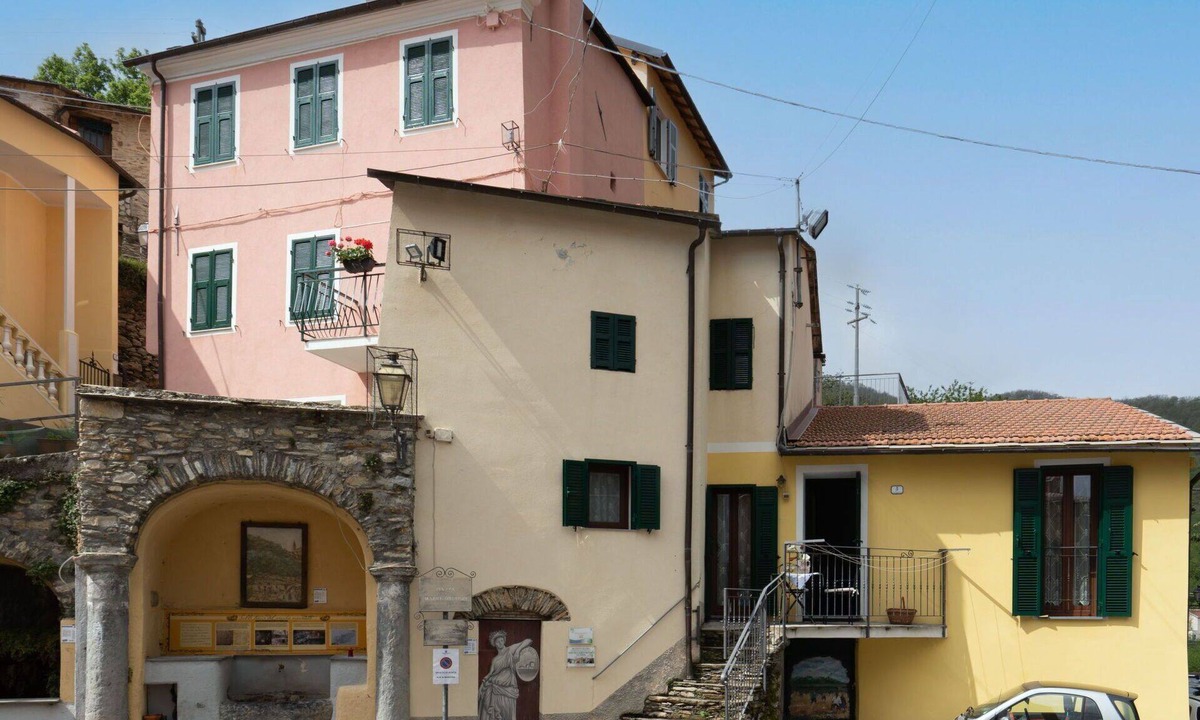 Valloria House | Nice apartment in villa for 8 people with WIFI, TV, patio and pets allowed
