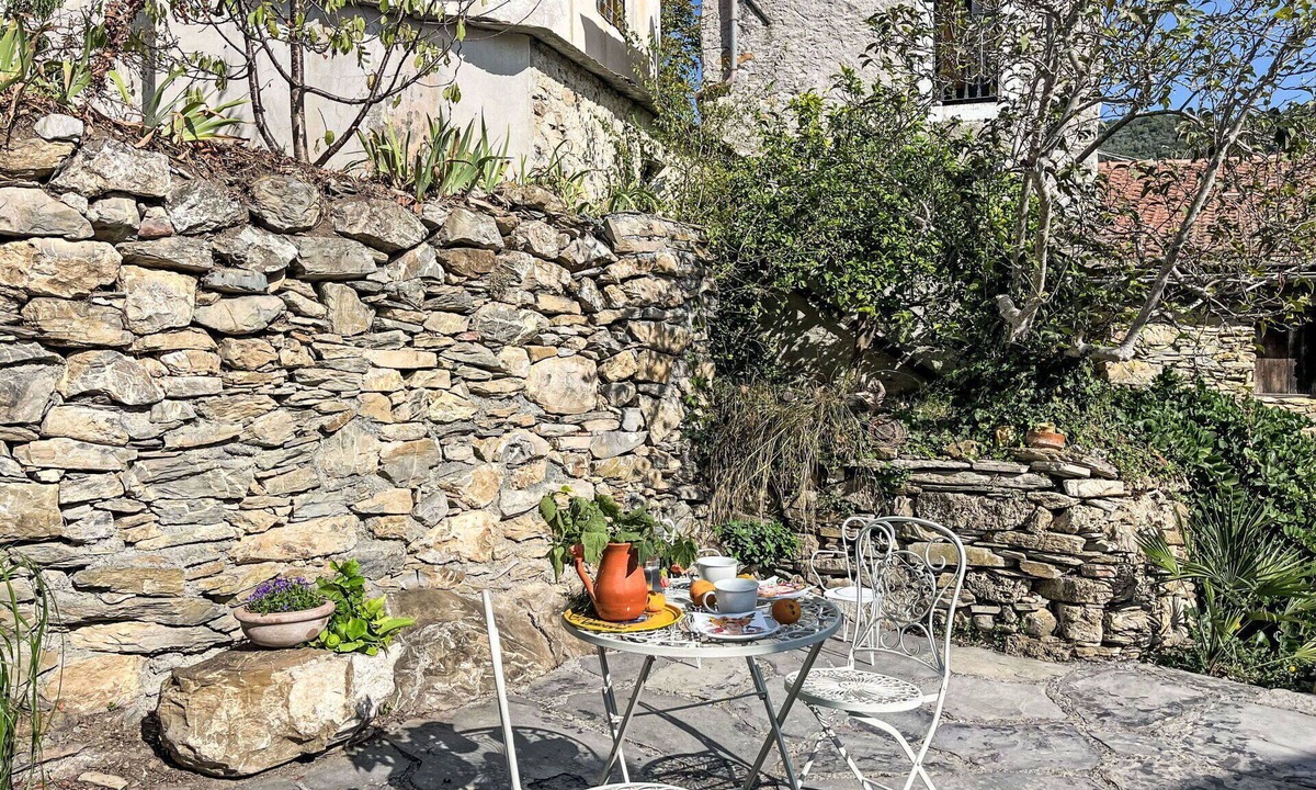 Valloria Apartment | Nice apartment for 6 guests with WIFI, TV, terrace and pets allowed