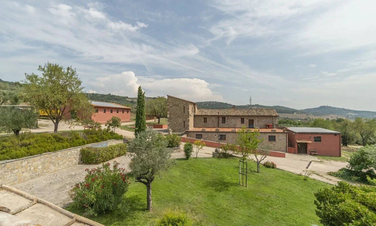 Agello Bed & Breakfast | Nice room for 4 guests with pool, WIFI, A/C, TV, veranda and pets allowed, close to Perugia