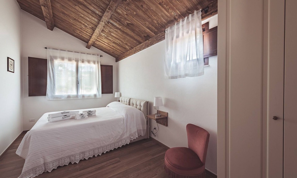 Nerbisci House | OAK FARMHOUSE - POPLAR APARTMENT