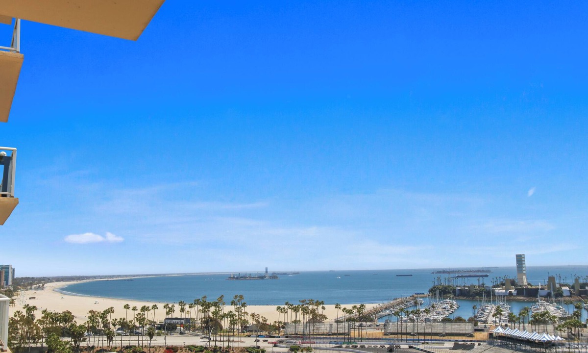 Waterfront Condo | Ocean Views/Downtown/ConventionCenter/Chic Hi-Rise