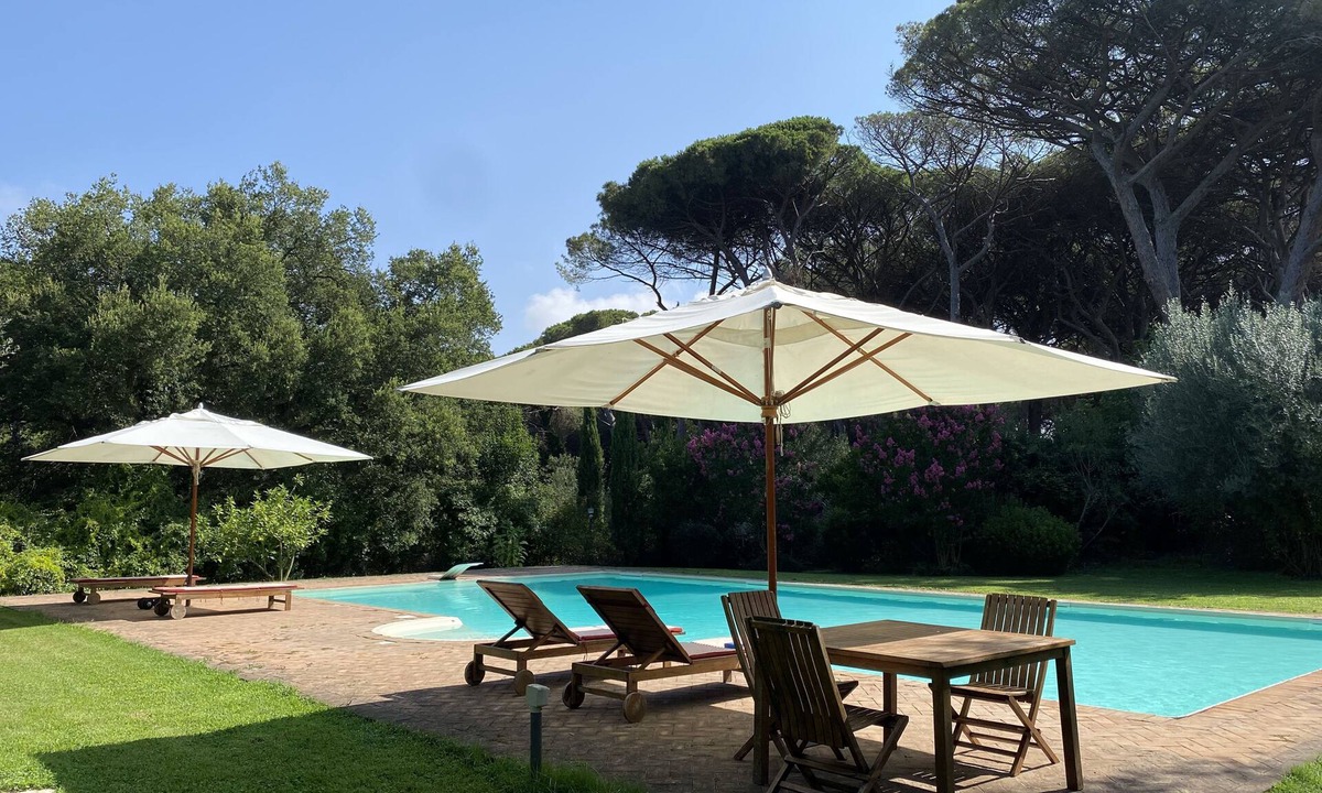 Anzio Villa | Old farmhouse in private park with swimming pool