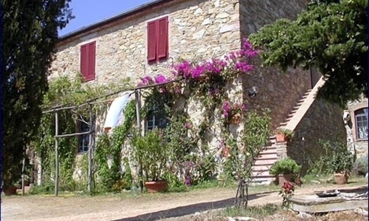 Sassetta House | Old farmhouse with 3 flats in the country in the hills, near the sea, for 2-6 p.