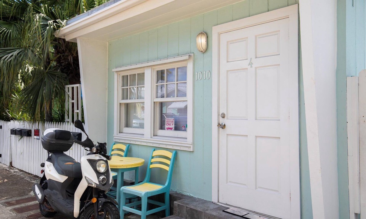 Old Town Condo | Old Town Studio Cottage with Full Kitchen, In-Unit Laundry & Shared Pool