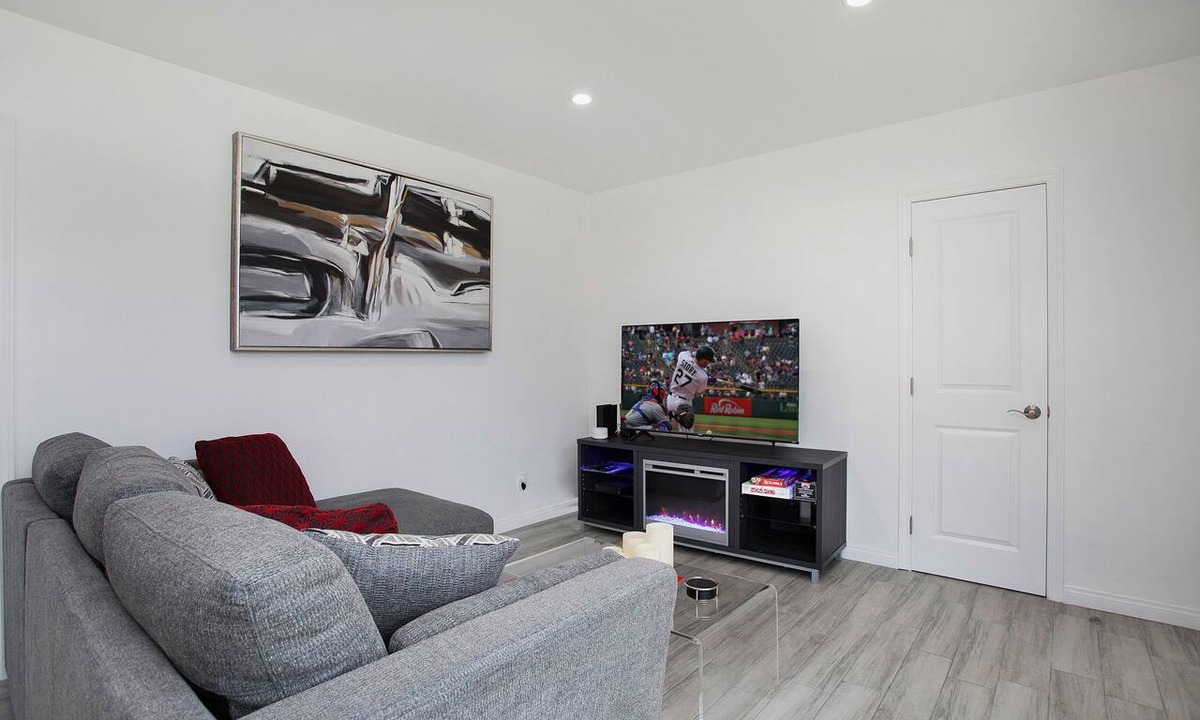 West Los Angeles Apartment | One bedroom new remodel furnished to tens! Pure luxury, professionally decorated