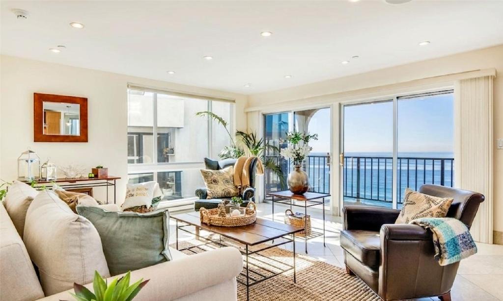 South Redondo Apartment | One Bedroom Oceanfront Residence with Panoramic Vi