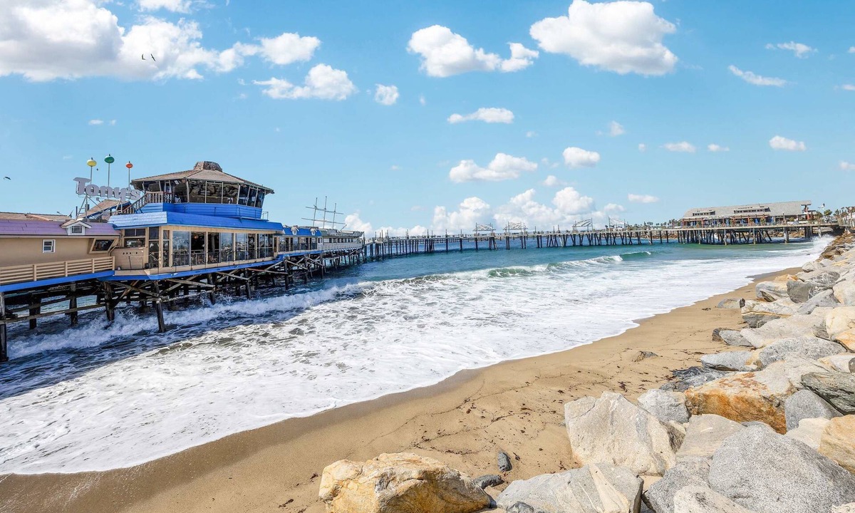 South Redondo Apartment | Oneluxstay 2BR Home Near the Beach