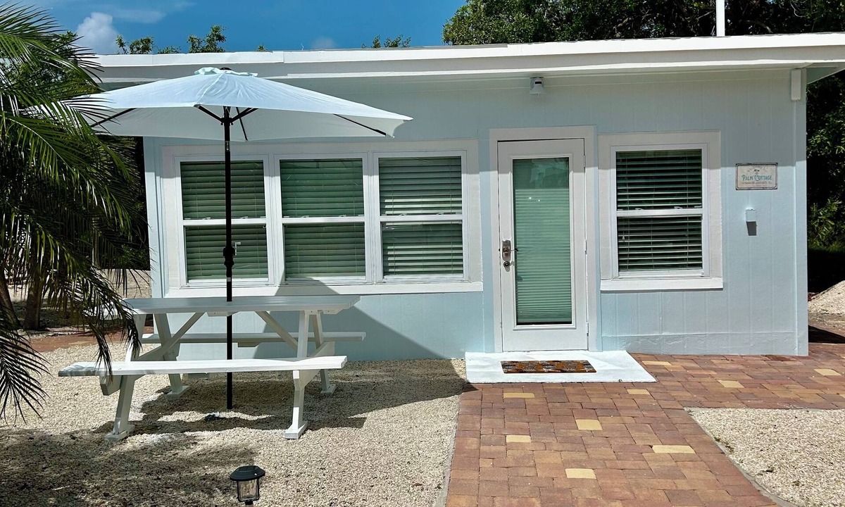 Summerland Key Cottage | PALM COTTAGE - Sleeps 4 summer fun .lobster season.