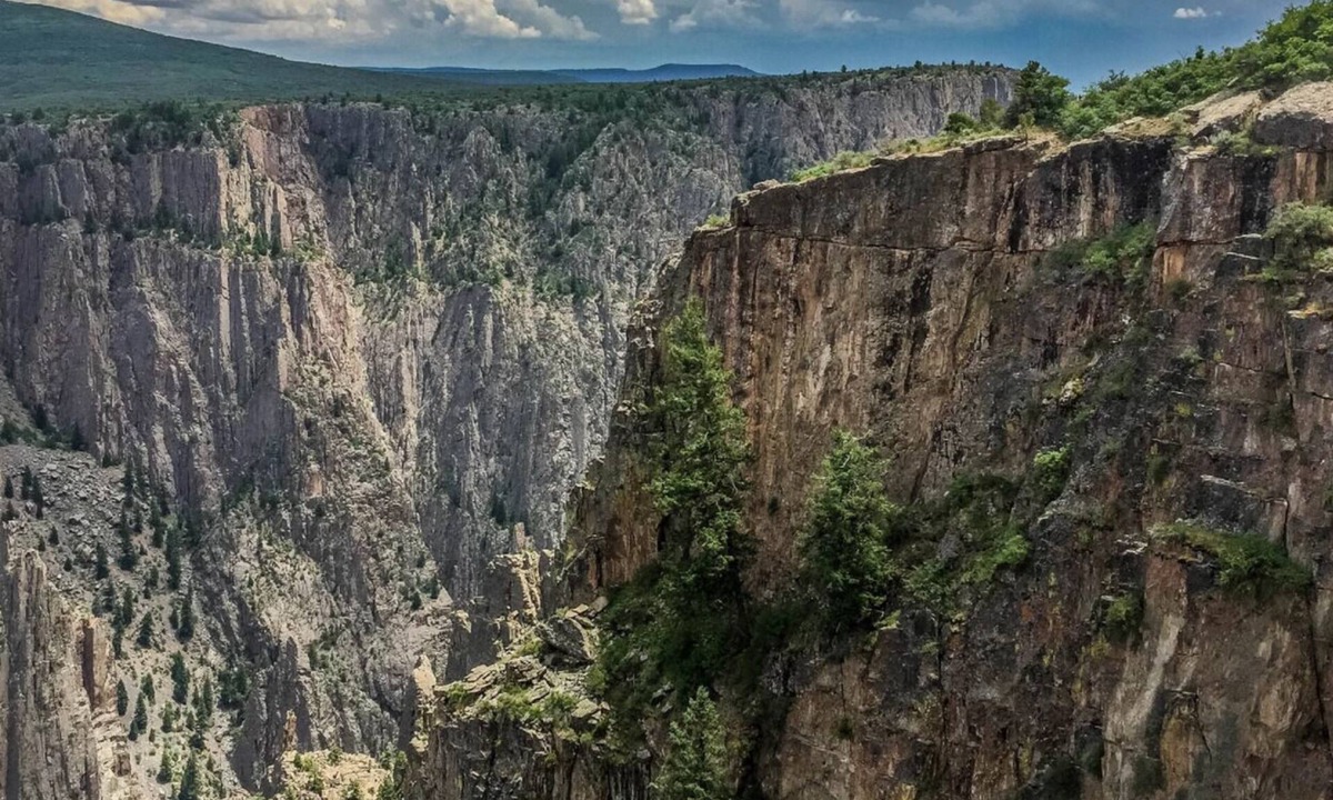 Cimarron RV Rental | Peaceful camping retreat in charming Arrowhead, perfect for nature lovers