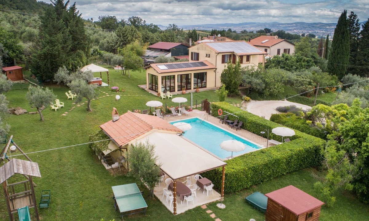 Cannara Villa | Peaceful rural countryhouse with pool close to Assisi