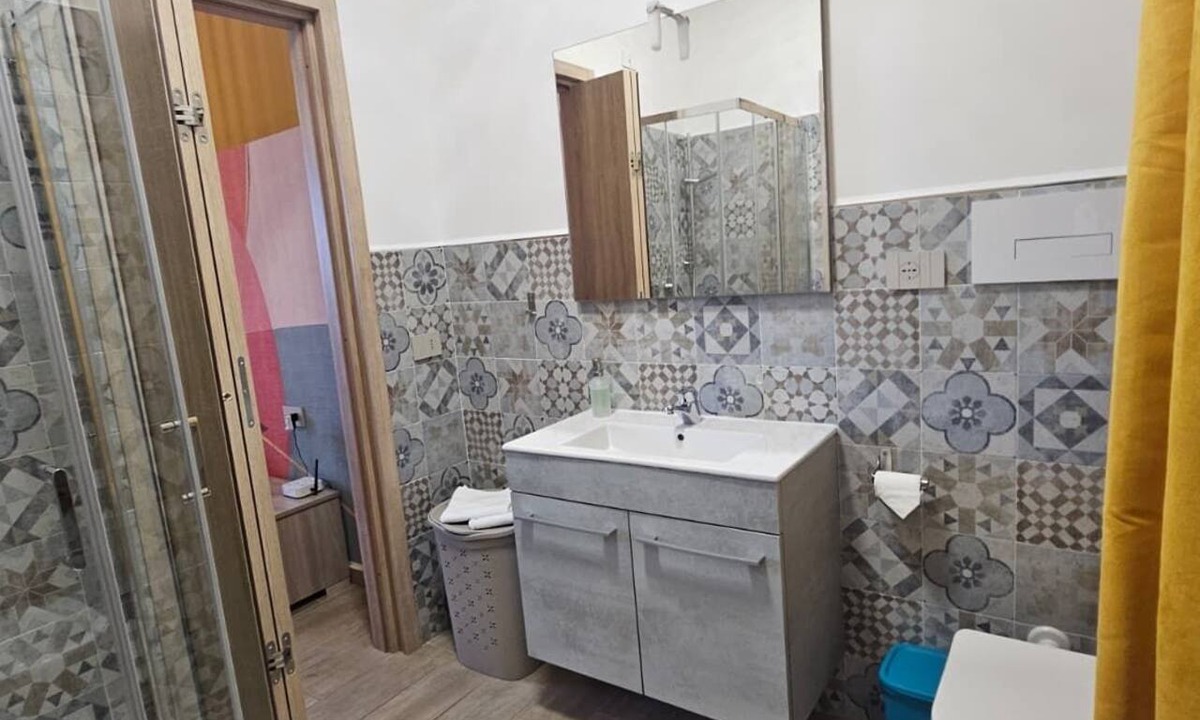 Pescara Apartment | Pescara Seaside Cottage. Waterfront apartment for vacation rental.