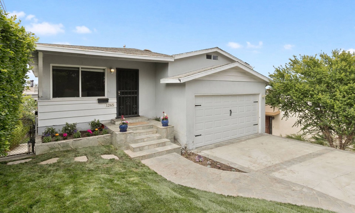 North Redondo House | Pet friendly Hermosa home with great views over LA