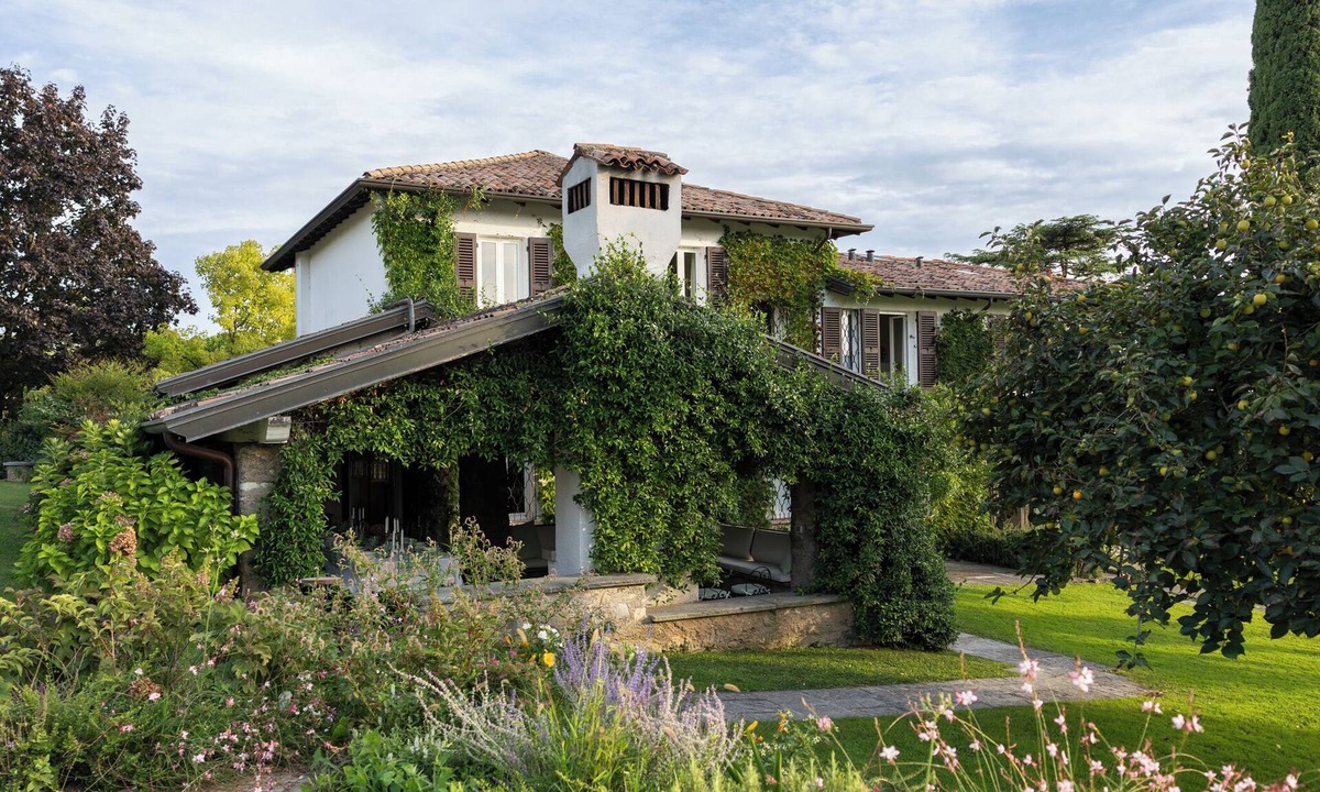 Puegnago del Garda Villa | Poderi La Rocchetta (Villa) Unique Estate close to the Lake and services