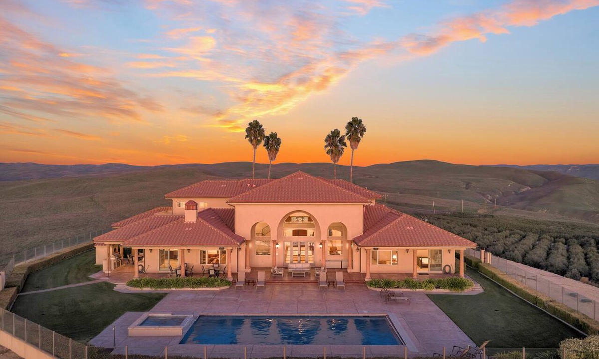 Shandon House | Pool + Spa + Panoramic Views | Paso Wine Country | The Shandon House