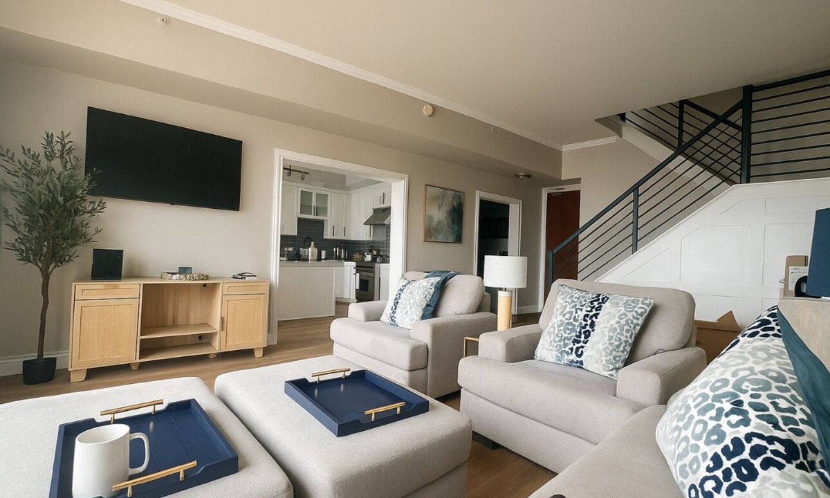 Waterfront Condo | Premier Ocean Blvd Penthouse. Walk to beach and dining.