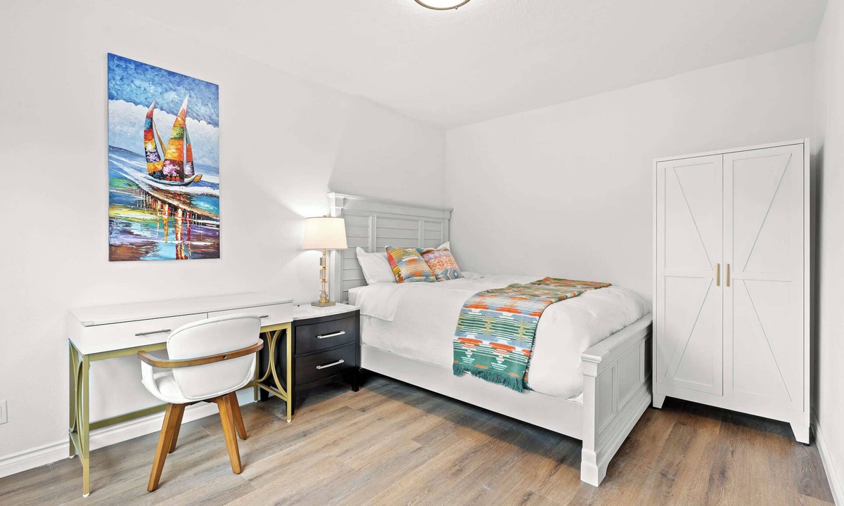 Norwalk House | Premium Queen Room Private Ensuite Bright