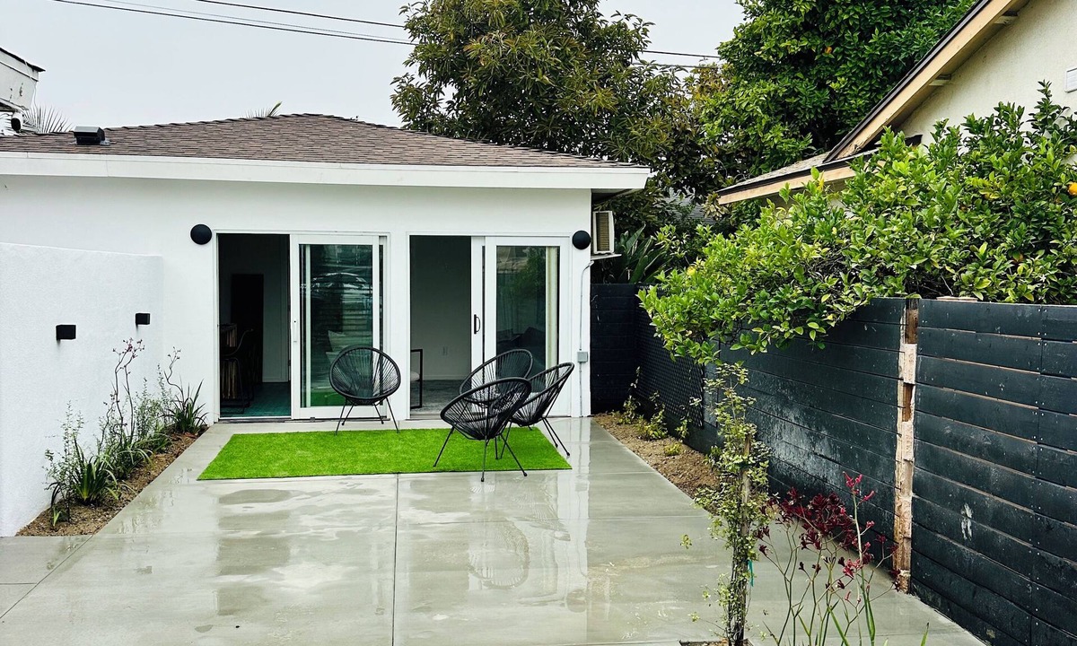 West Carson Apartment | Private NEWLY built, fully equipped & stylish guesthouse