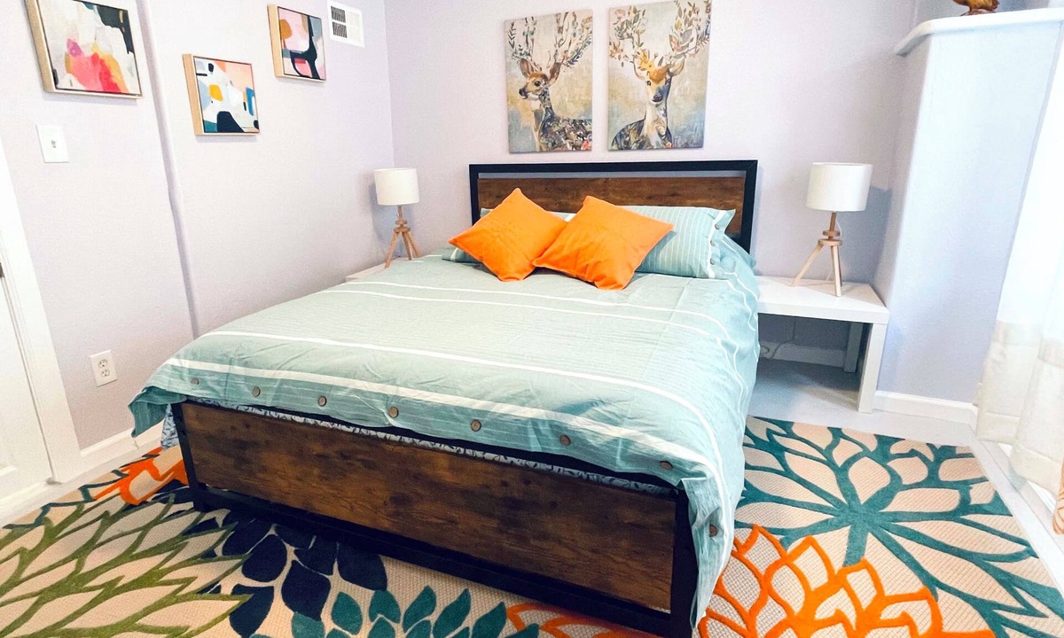 Sheridan House | Private, quiet, central garden level suite