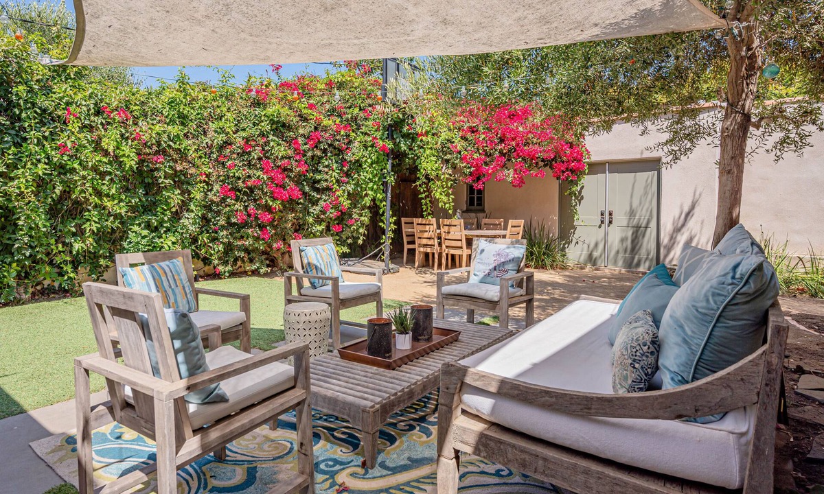 Mid-Wilshire House | Private Spanish 4BR w/Yard · Outdoor Dining · Central LA · Parking