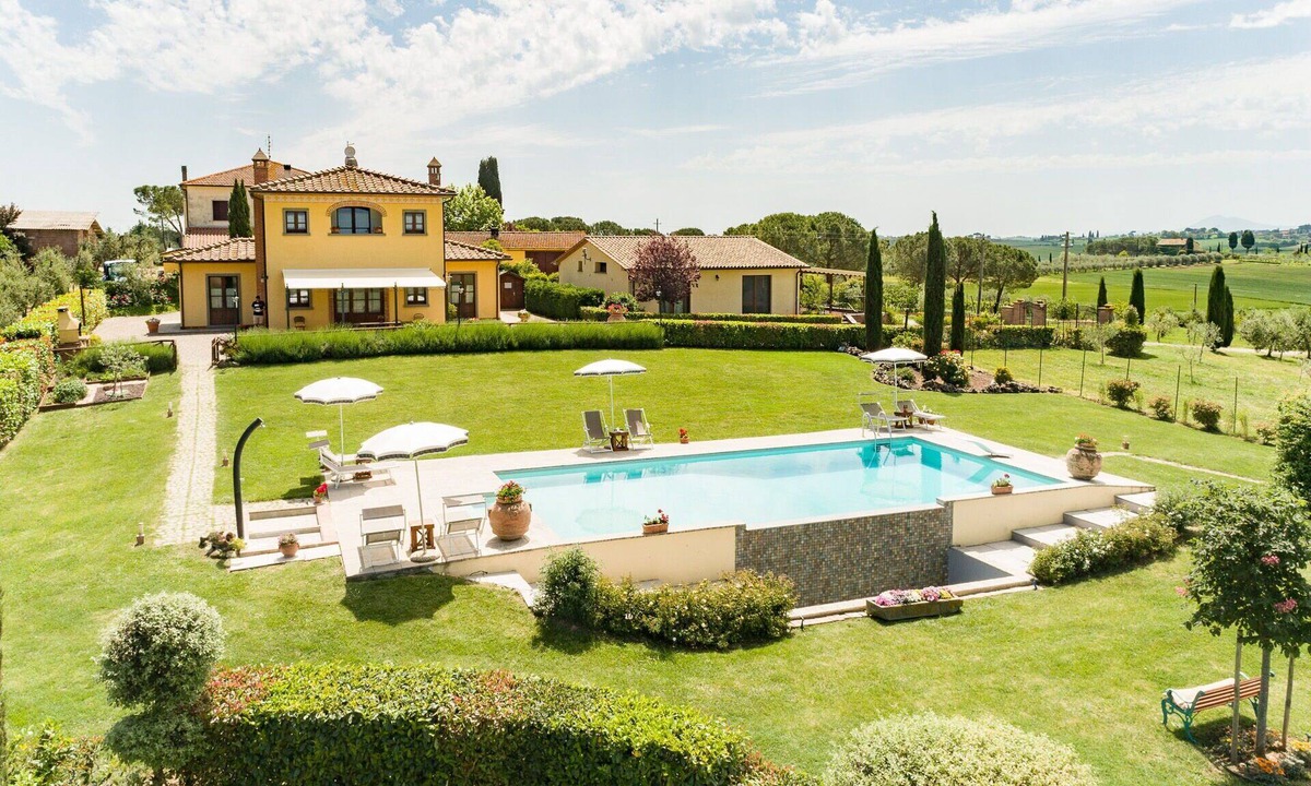 Cortona Villa | Private Villa with A/C, WIFI, private pool, patio, pets allowed, panoramic view, close to Cortona