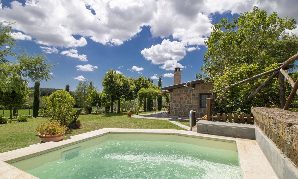 Vetralla House | Private Villa with private pool, A/C, hot tub, WIFI, TV, terrace, pets allowed, panoramic view