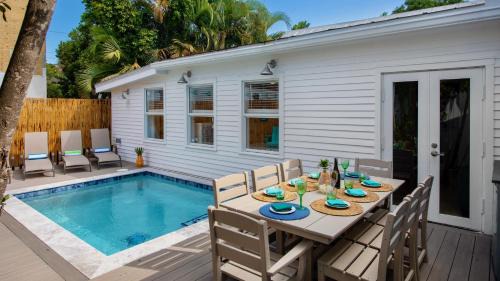 Uptown - Upper Duval House | Queen of Louisa by Last Key Realty