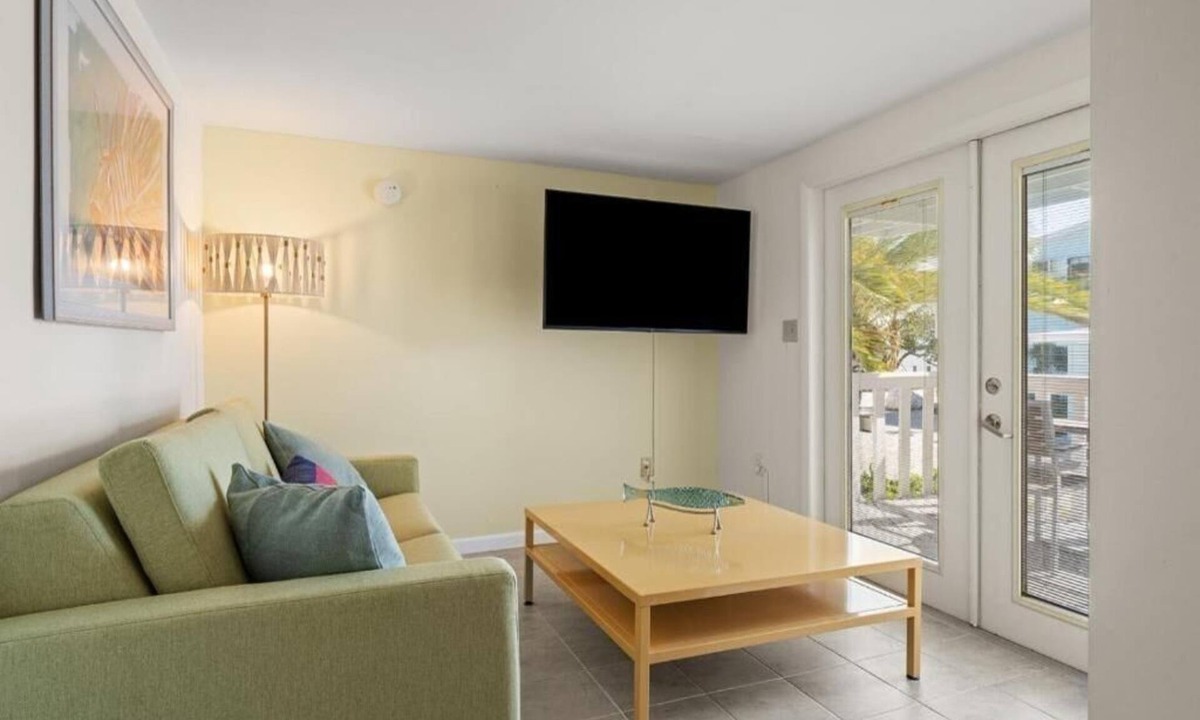 Little Torch Key Hotel | Queen Suite w/Water View, Pool, Beach Access & Free Breakfast