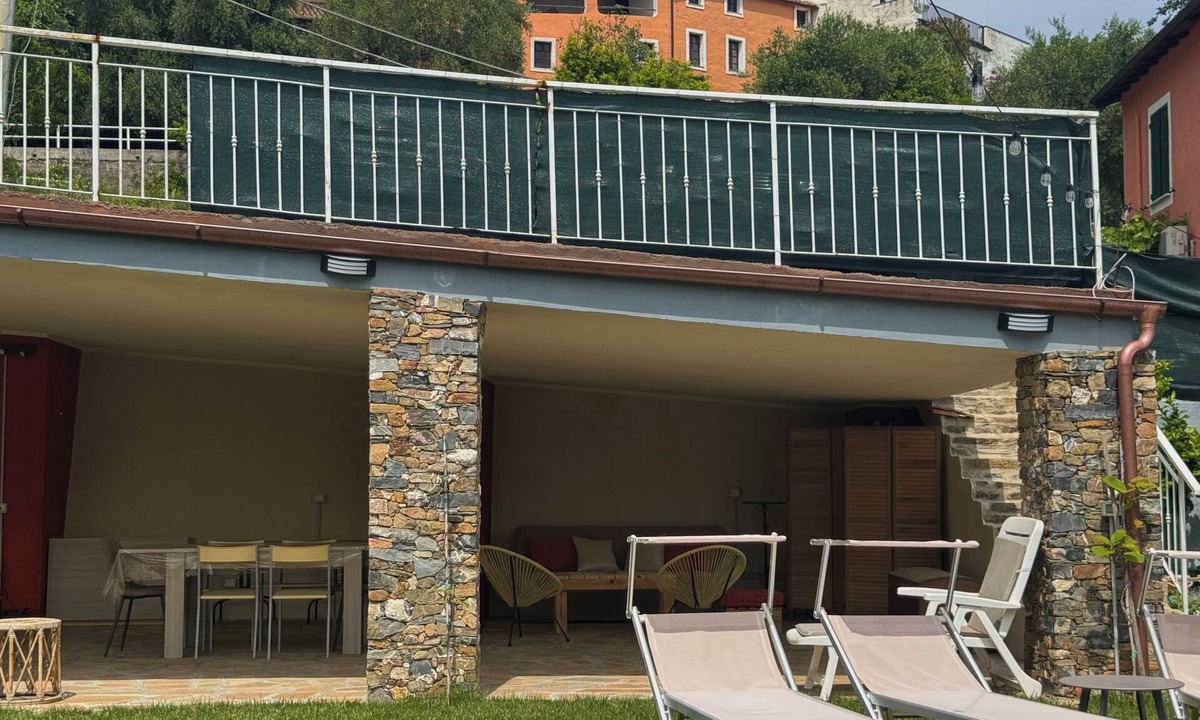 Villanova d'Albenga Bed & Breakfast | Quiet B&B with Pool & Mountain Views - Near Riviera Beaches