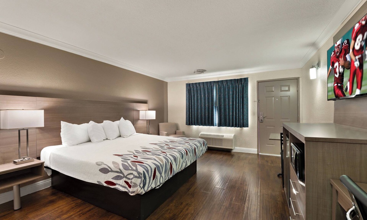 Bellflower Hotel | Red Roof Inn Los Angeles – Bellflower
