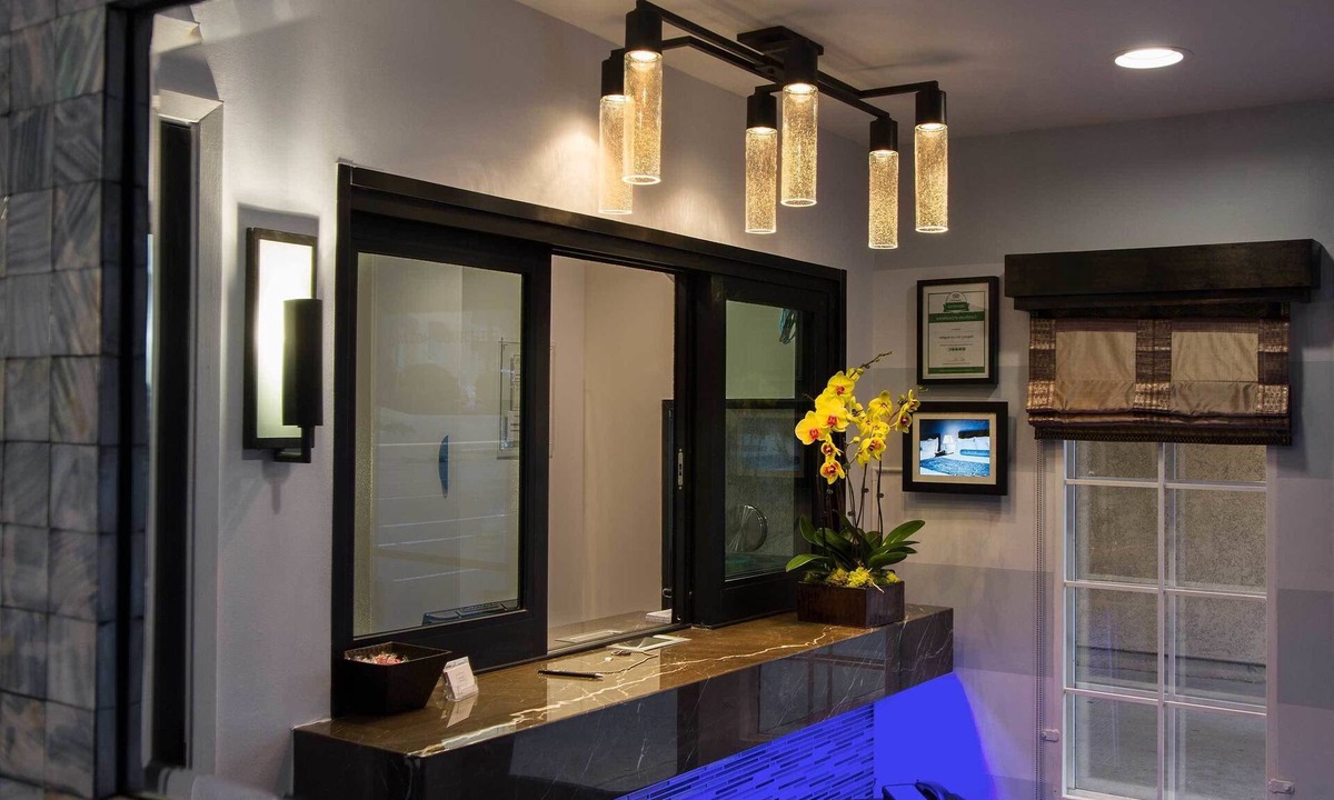 Eagle Rock Hotel | Regency Inn Los Angeles