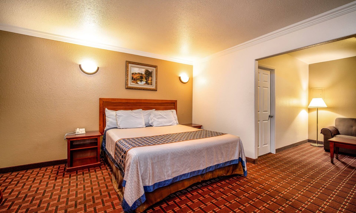 Downey Hotel | Regency Inn & Suites