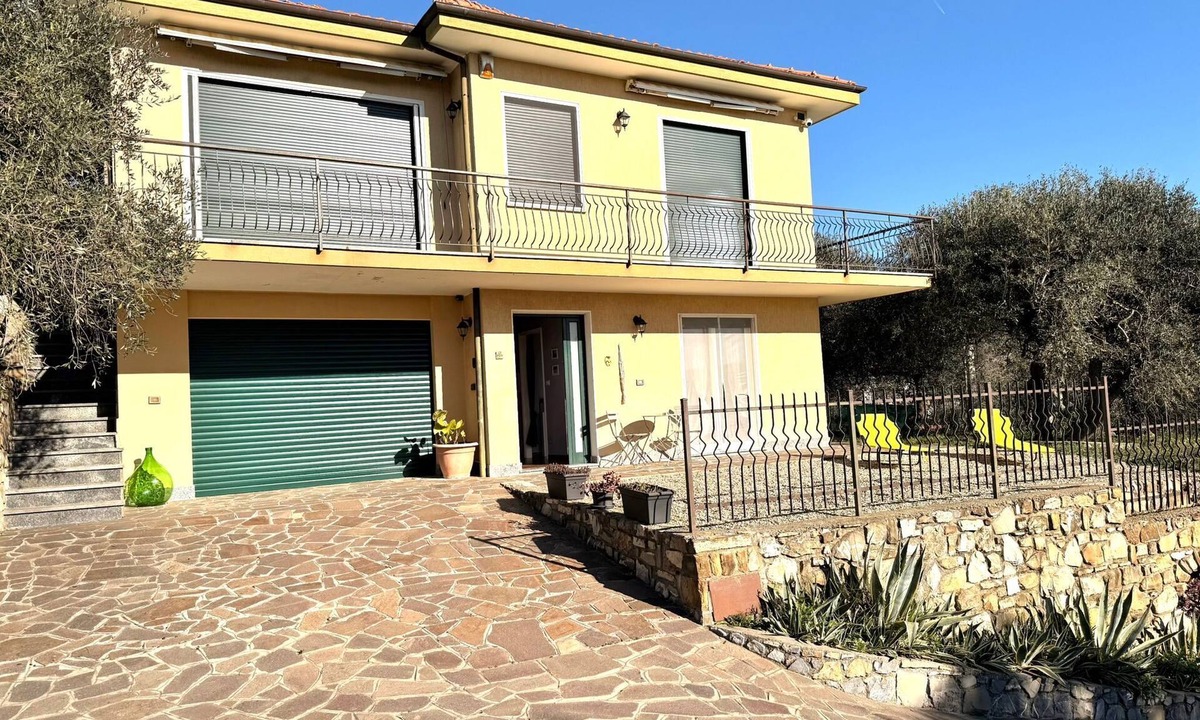 San Bartolomeo al Mare Apartment | Relax in Villa con giardino privato e posto auto