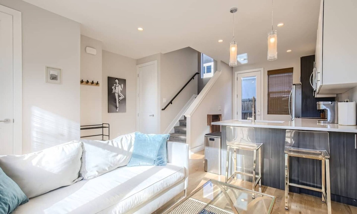 West Colfax House | Remote Work Friendly-Fast Wifi|3 min to Light Rail