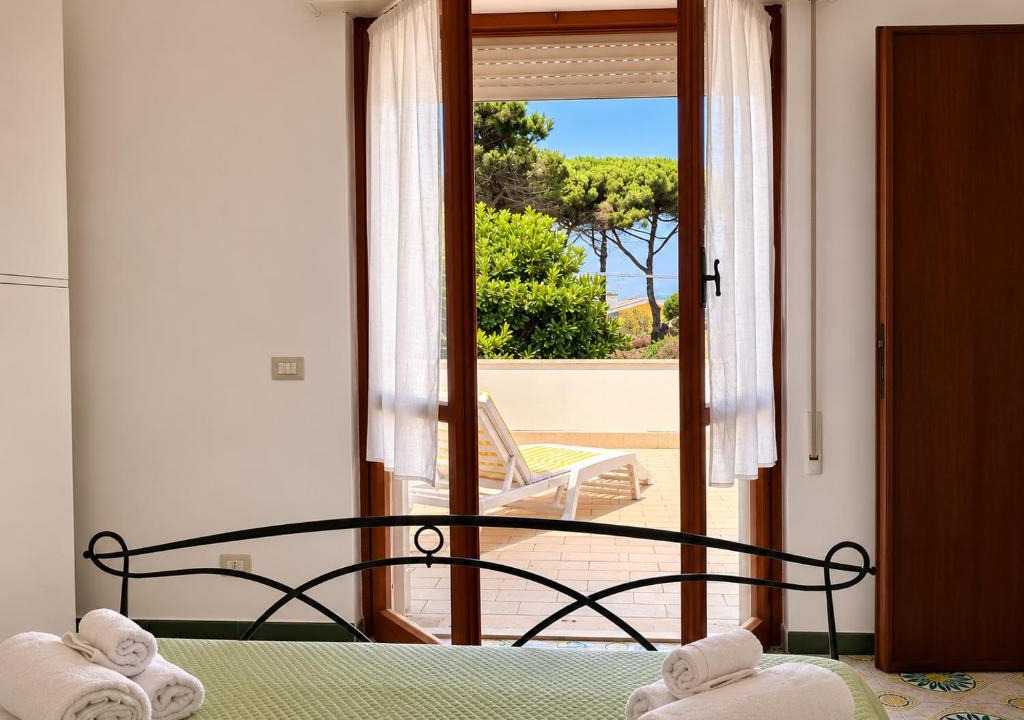 Anzio House | RESIDENZA LILLA - Spacious and charming Villa with patio and terrace, near the beach and train station with hourly trains to Rome - Lido delle Sirene, ANZIO