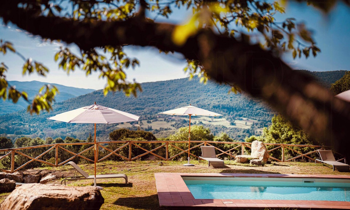 Poppi House | Restored farmhouse in Tuscan Casentino hills