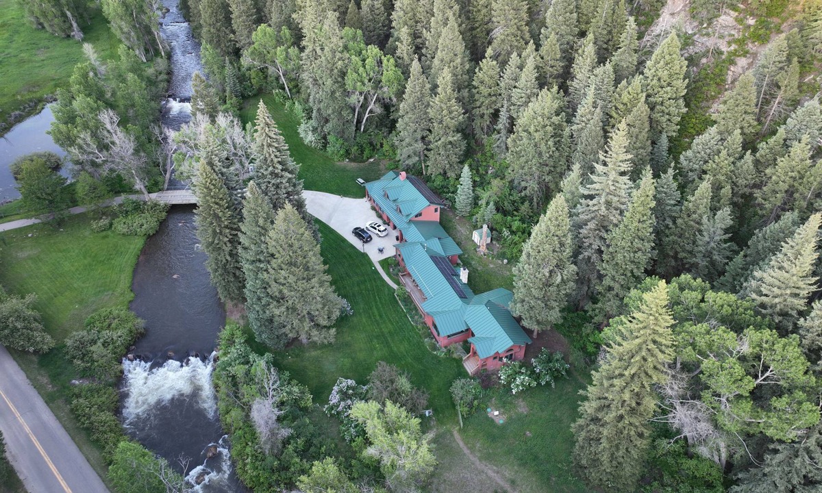 Durango House | Riverfront (600 feet), 3.65 Acres, Park Like Setting - 2 Bedroom